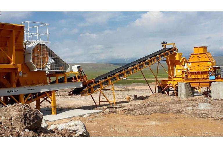 The Performance Features of 90 Stone Crushing Plant