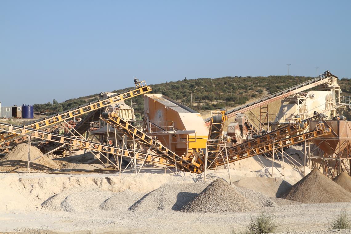 110 Crushing Plant how many tons broke a hour?