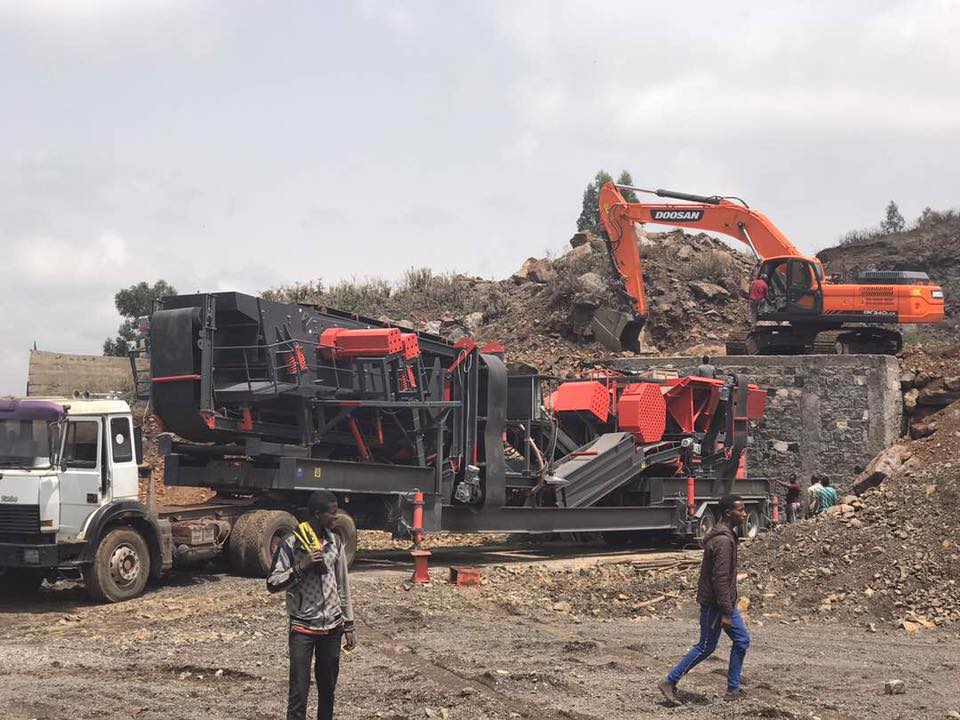 GNR 944 Mobil Sert Taş Kırma Eleme Tesisi - Afrika