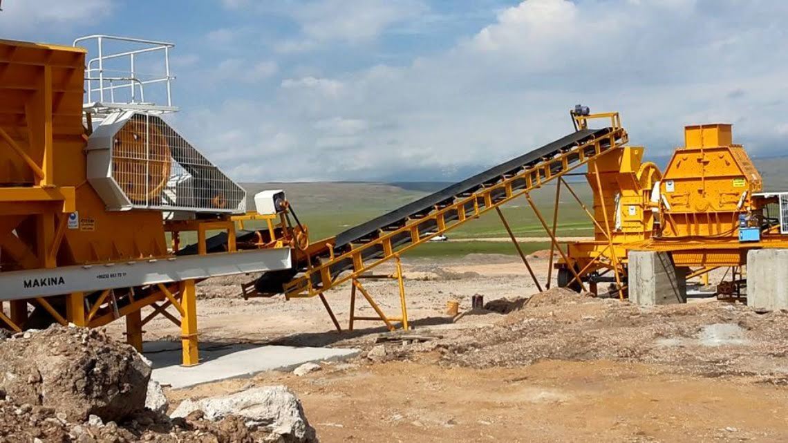 The Performance Features of 90 Stone Crushing Plant